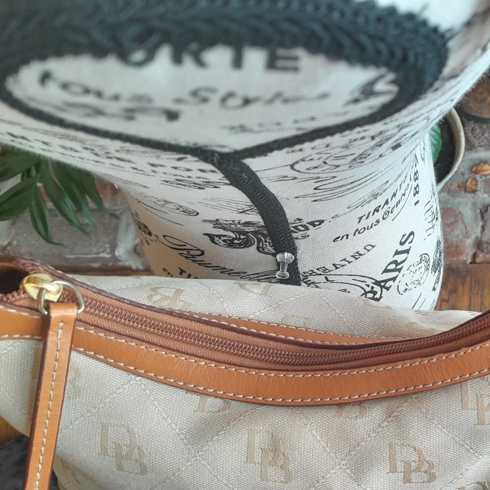 Dooney & Bourke Beige Monogram East West Slouch Shoulder Bag NWOT - Picture 12 of 16